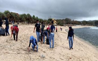 BERSIH PANTAI KRAKAL-SARANGAN DALAM RANGKA SUMPAH PEMUDA